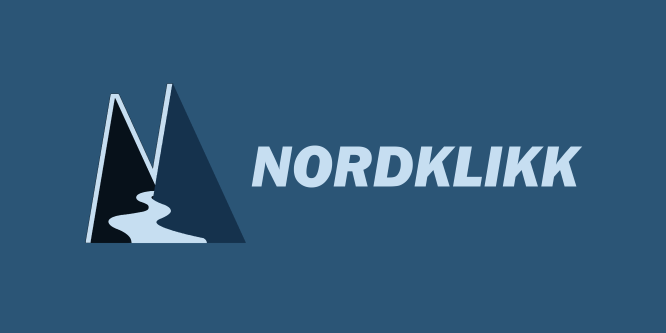 Nordklikk logo over blå bakgrunn