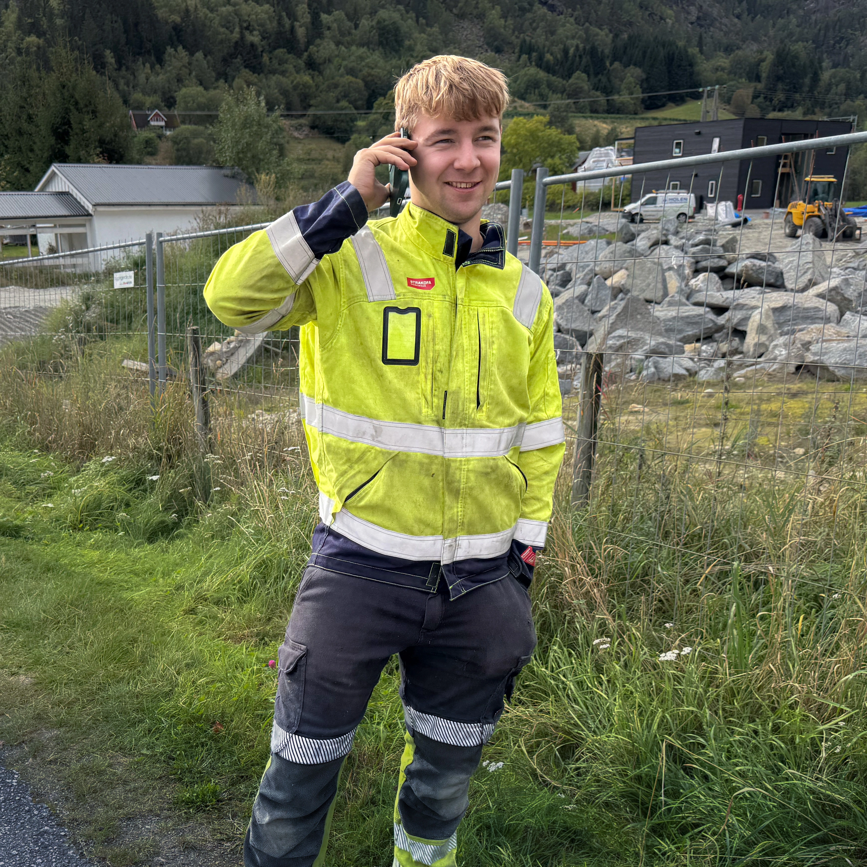 Nordklikk logo over blå bakgrunn